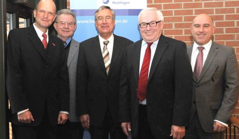 Mehr als 50 Jahre Erfahrung: Kurt Möhrle und Karl Müller-Streib umrahmt von Hauptgeschäftsführer Dr. Joachim Eisert, dem Ausschussvorsitzenden Manfred Wildmann  und Rainer Neth, stellvertretender Hauptgeschäftsführer.