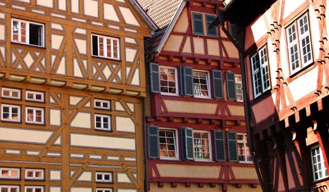 Nicht neu, aber auf der Höhe der Zeit: Umfassend sanierte historische Alltagsgebäude. Foto: Rainer Sturm / pixelio